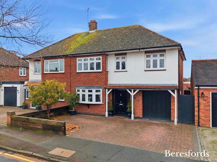 4 Bedroom Semi-Detached House For Sale In Witham Gardens, West Horndon, CM13