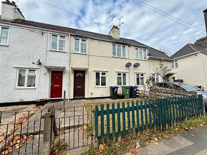 3 Bedroom Terraced House For Sale In Woodlands Road, Chippenham, SN14