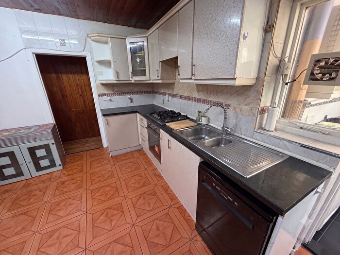 2 Bedroom Flat To Rent In Forest Drive, London, E12