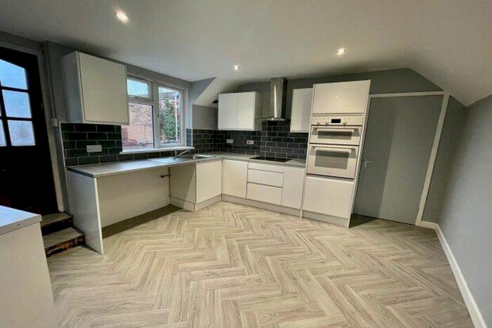 3 Bedroom Flat To Rent In The Green, Birmingham, B38