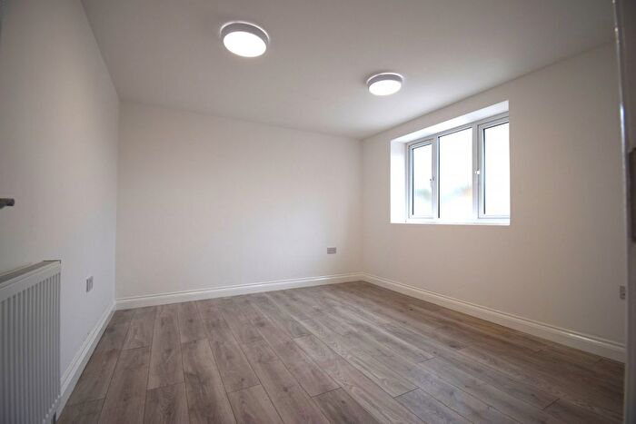 3 Bedroom Flat To Rent In Eleanor Gardens, Dagenham, RM8