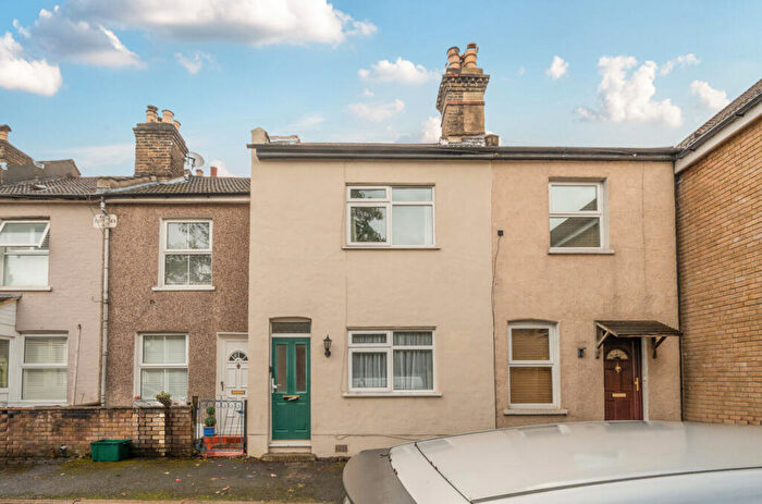 3 Bedroom Terraced House For Sale In Eland Road, Croydon, CR0