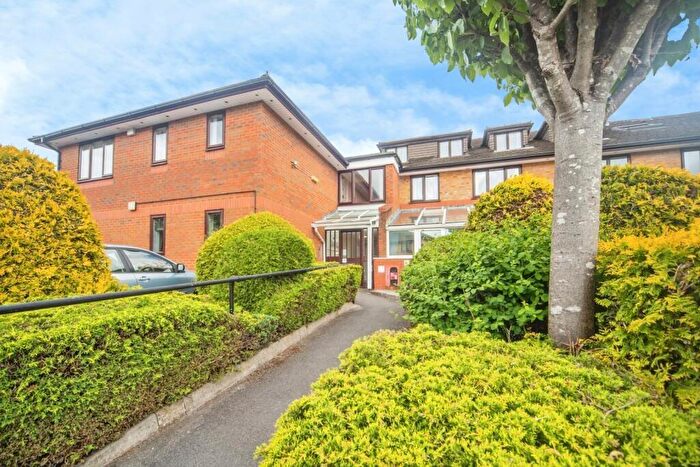 2 Bedroom Retirement Property For Sale In Sherwood Close, Southampton, SO16