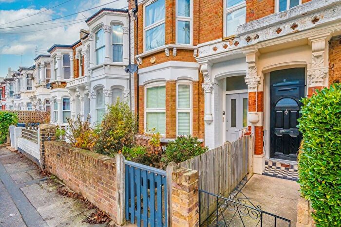 2 Bedroom Flat For Sale In Purves Road, Kensal Rise, NW10
