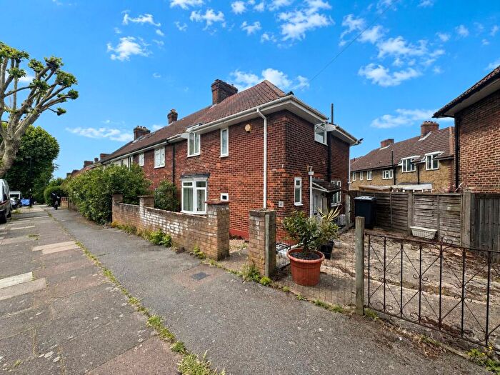 3 Bedroom End Of Terrace House For Sale In King Alfred Avenue, London, SE6