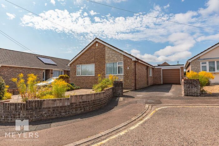 3 Bedroom Bungalow For Sale In Montrose Drive, Bournemouth, BH10