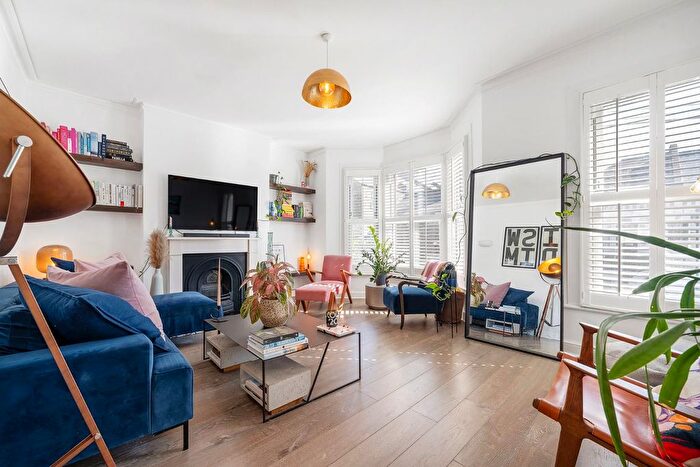 3 Bedroom Maisonette For Sale In Helix Road, SW2
