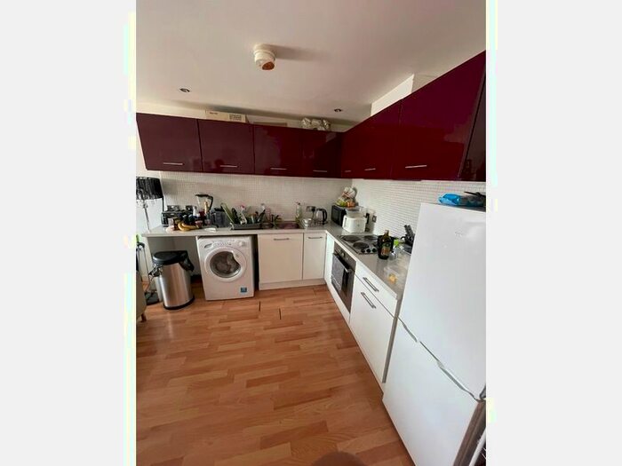 2 Bedroom Flat To Rent In Parkfield House, Cathays, Cardiff, CF14