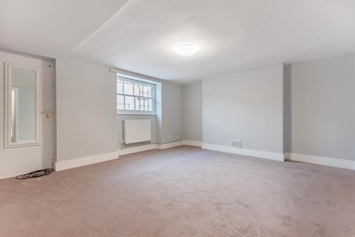 2 Bedroom Maisonette To Rent In Copenhagen Street, London, N1