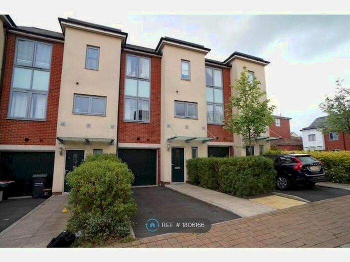 4 Bedroom Terraced House To Rent In Wellesley Corner, Northfleet, Gravesend, DA11