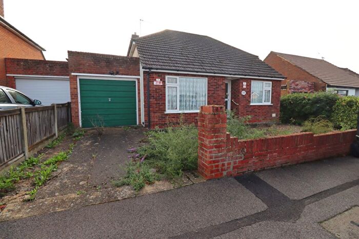 2 Bedroom Bungalow For Sale In Greenhill Gardens, Minster, Ramsgate, CT12