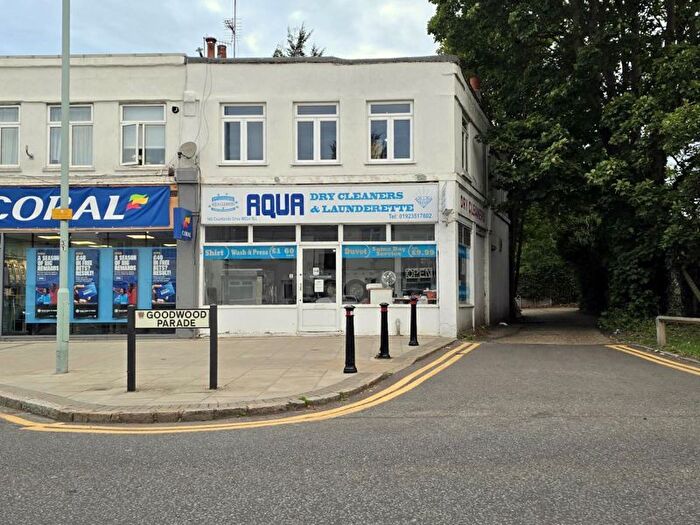 2 Bedroom Flat For Sale In Courtlands Drive, Watford, WD24