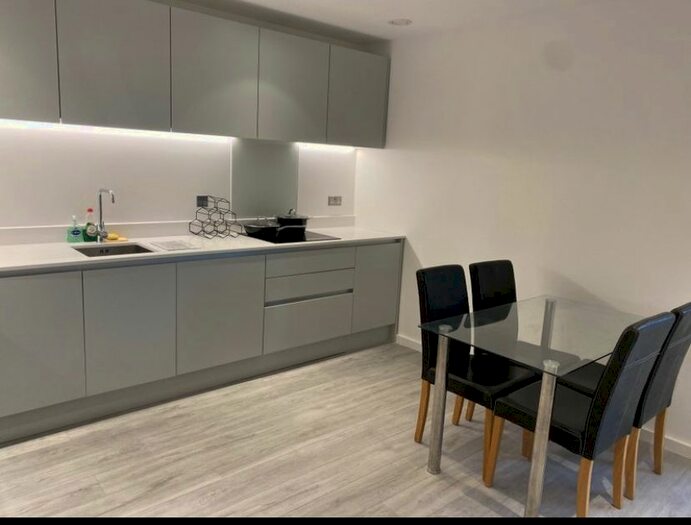 2 Bedroom Flat To Rent In High Street, Purley CR8