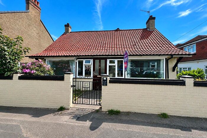 3 Bedroom Bungalow For Sale In Park Road, Aldershot, Hampshire, GU11