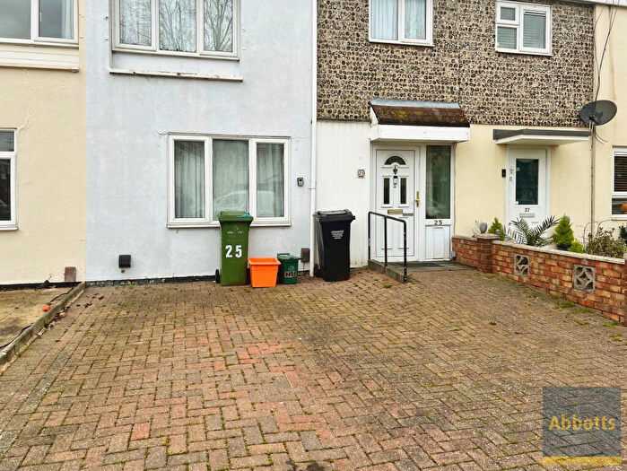 3 Bedroom House To Rent In Neville Shaw, Basildon, SS14