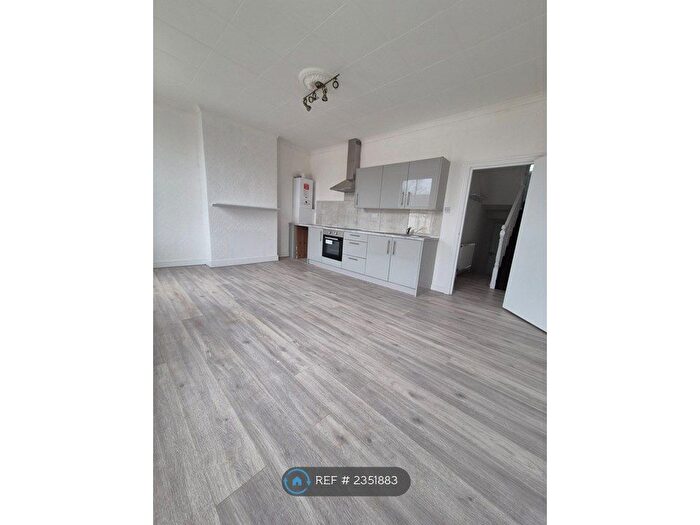 3 Bedroom Maisonette To Rent In Grove Park Road, London, N15