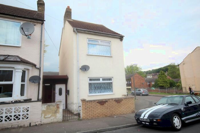 2 Bedroom Detached House To Rent In Albany Road, Chatham, ME4
