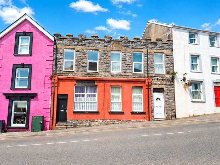 4 Bedroom Flat For Sale In Victoria Road, Milford Haven, Pembrokeshire, SA73