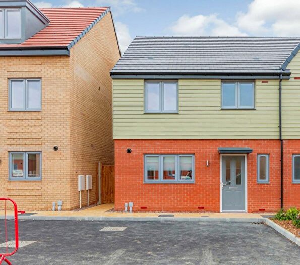 3 Bedroom House To Rent In Carnelian Avenue, Wellingborough, NN8