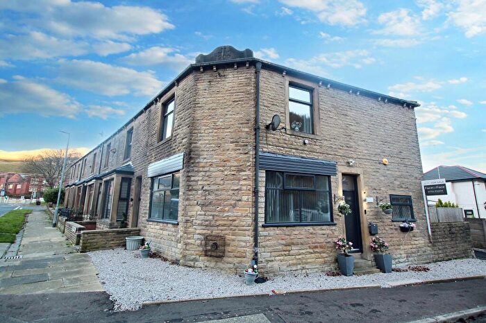 3 Bedroom End Of Terrace House For Sale In Burnley Road, Todmorden, OL14