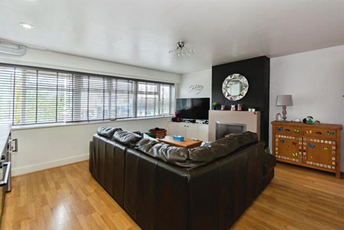 1 Bedroom Flat For Sale In Stratford Road, Shirley, Solihull, B90