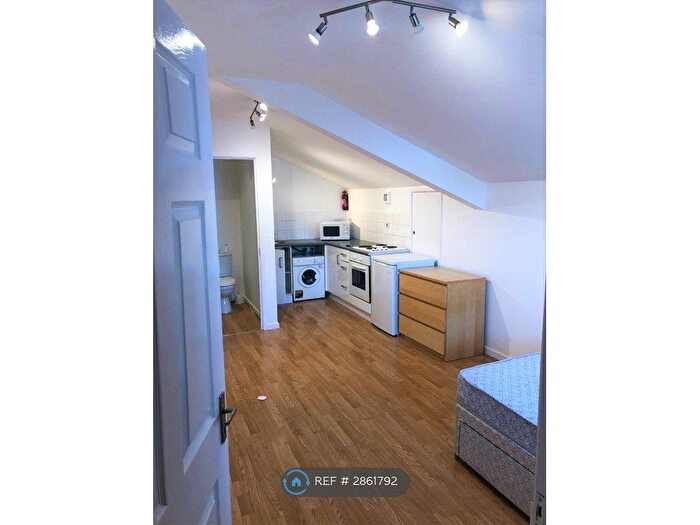 Studio To Rent In Deer Park Road, South Wimbledon, SW19