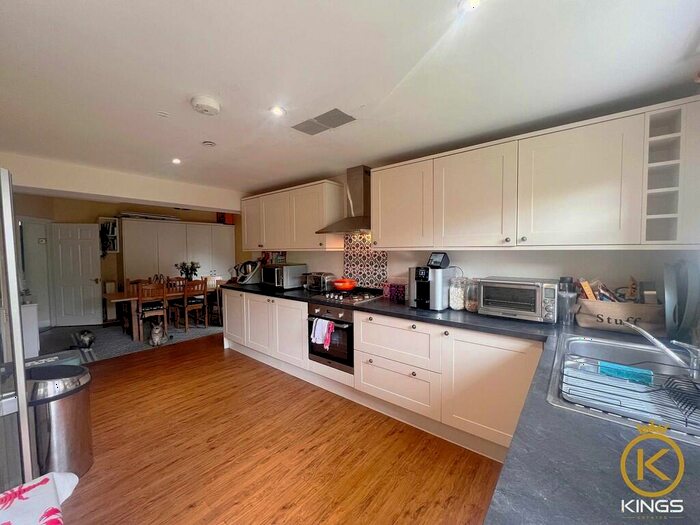 4 Bedroom Terraced House To Rent In Martyr Road, Guildford, GU1