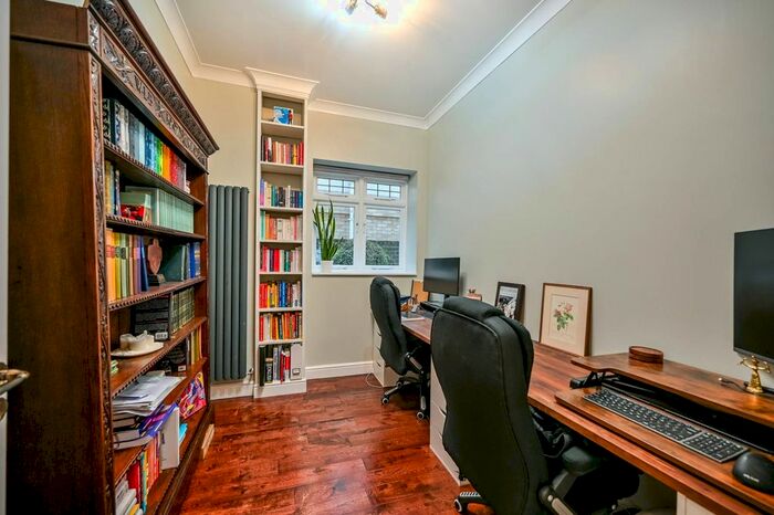 2 Bedroom Flat To Rent In Mortlake High Street, Mortlake, London, SW14