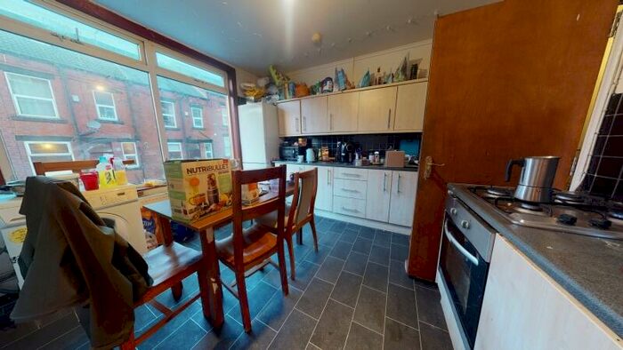 6 Bedroom Terraced House To Rent In Manor Drive, Hyde Park, Leeds, LS6