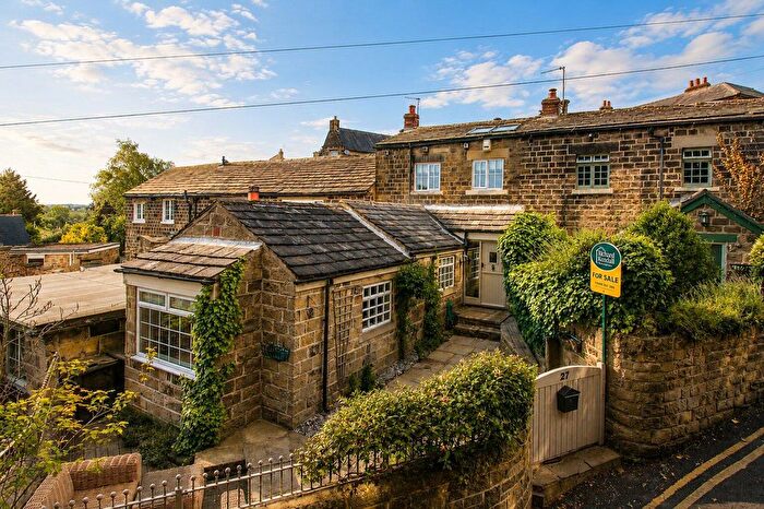 2 Bedroom Cottage For Sale In Hill Road, Newmillerdam, Wakefield, WF2