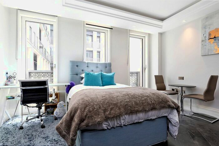 Studio To Rent In Strand, London, WC2R