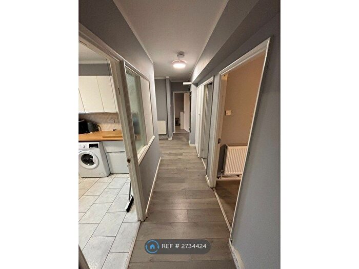 3 Bedroom Flat To Rent In Studley Road, London, SW4