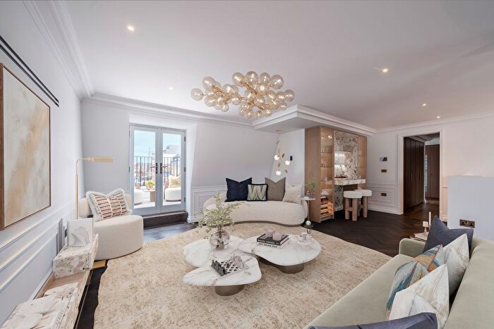 3 Bedroom Flat For Sale In Charles Street, Mayfair, London, W1J