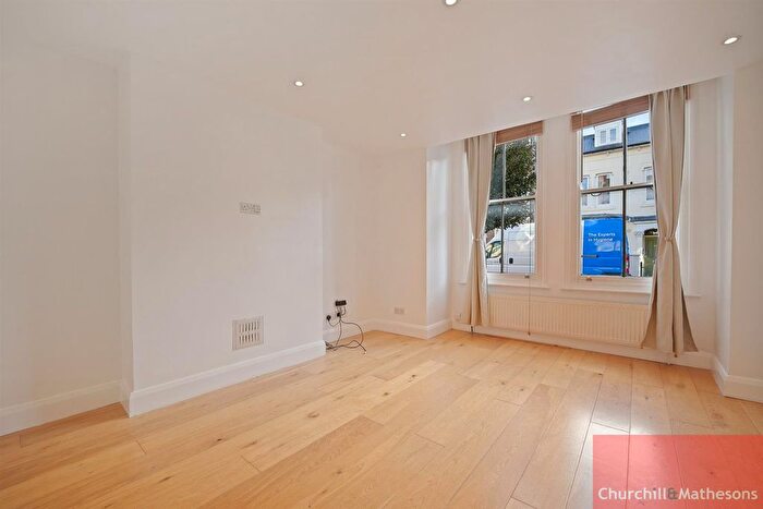 Detached House To Rent In Charlton Road, Harlesden, NW10