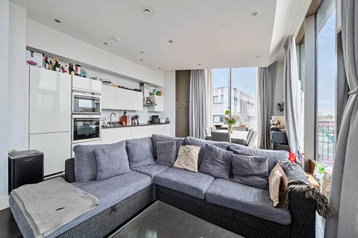 2 Bedroom Flat For Sale In Camden Road, Camden, London, NW1
