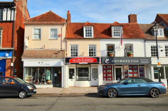 2 Bedroom Flat To Rent In Lymington, Hampshire, SO41