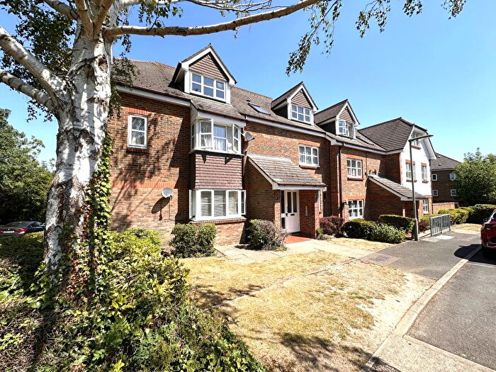 1 Bedroom Flat For Sale In Capstans Wharf, St. Johns, Woking, GU21