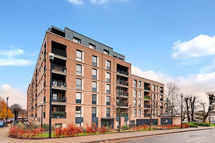 2 Bedroom Flat For Sale In Denman Avenue, Southall, UB2