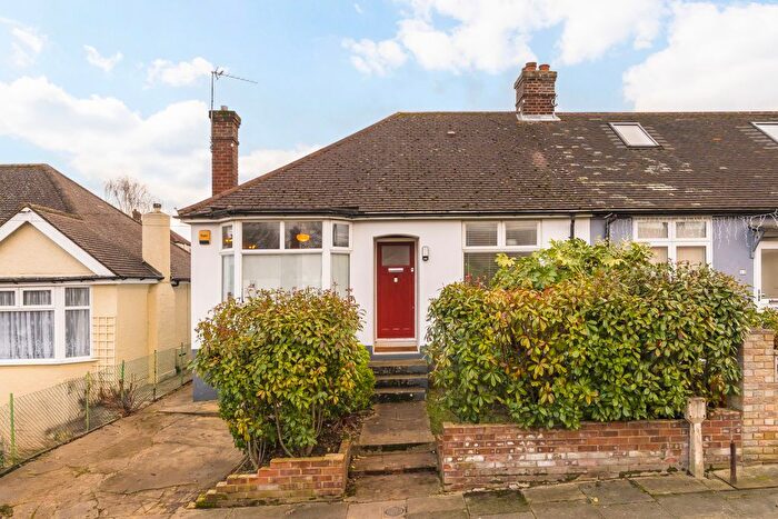 2 Bedroom Bungalow For Sale In Irwin Avenue, London, SE18