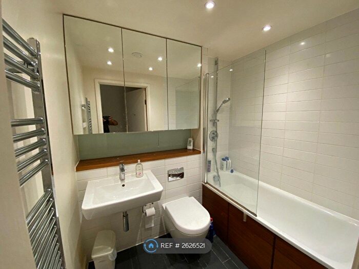 2 Bedroom Flat To Rent In Hermitage, Reading, RG1