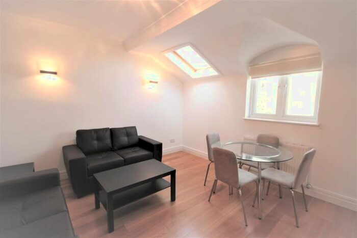 2 Bedroom Flat To Rent In Mattock Lane, London, W5