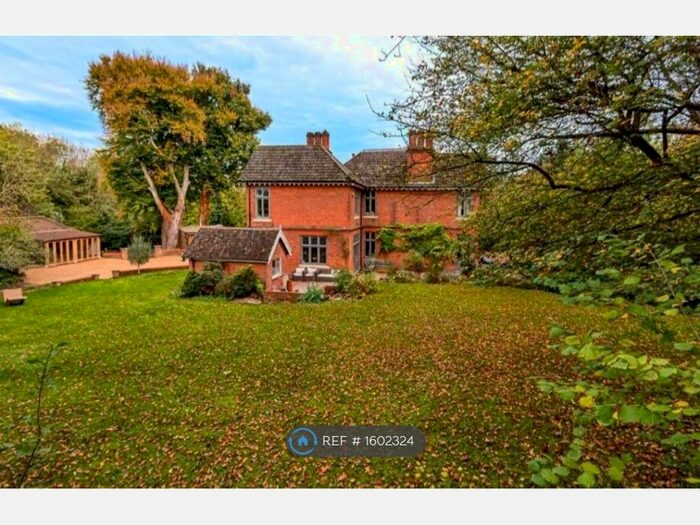 5 Bedroom Semi-Detached House To Rent In Croydon Lane, Banstead, SM7