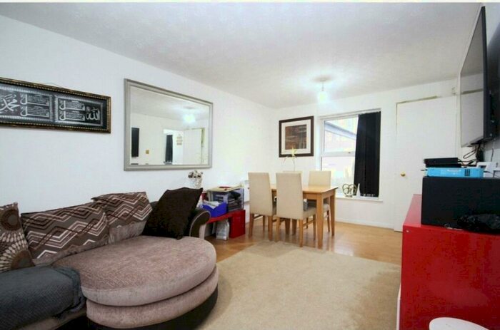 2 Bedroom Apartment To Rent In Cassis Court, Loughton, IG10