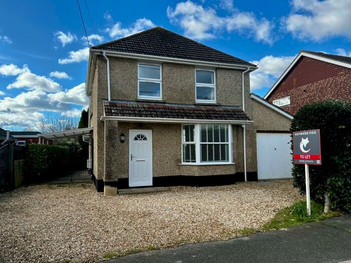 3 Bedroom Detached House To Rent In Carrington Lane, Milford On Sea, Lymington, Hampshire, SO41