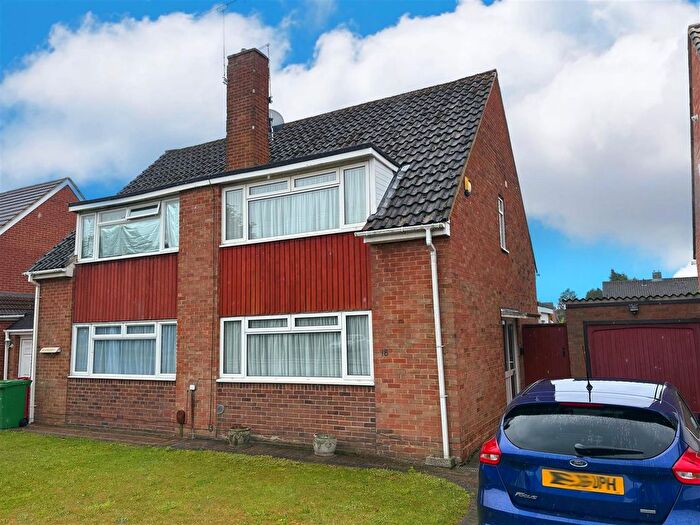 3 Bedroom Semi-Detached House For Sale In Kennett Road, Slough, SL3