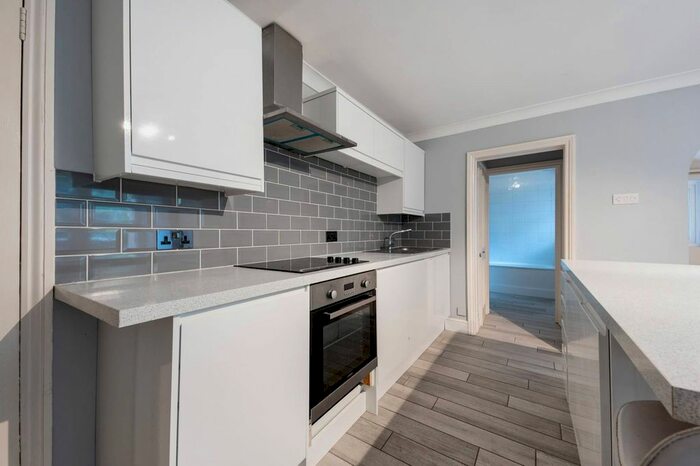 1 Bedroom Flat To Rent In Cadogan Road, Surbiton, KT6