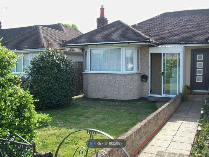 2 Bedroom Bungalow To Rent In Fordwater Road, Chertsey, KT16