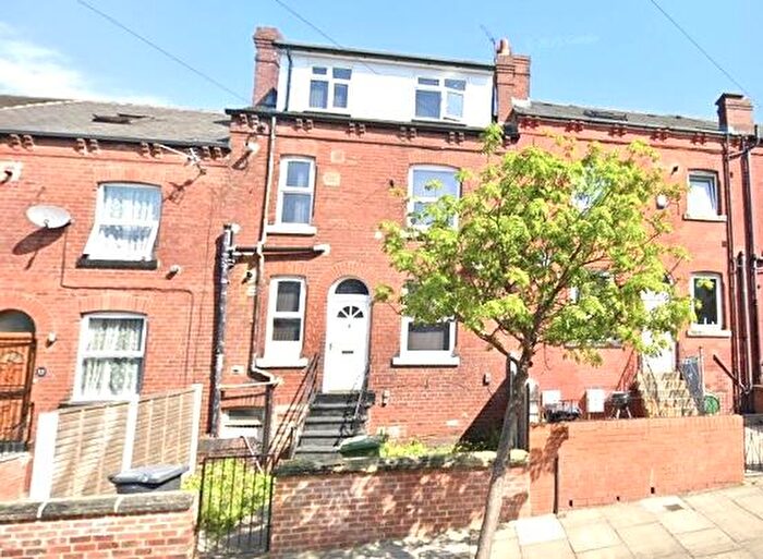 3 Bedroom Terraced House For Sale In Conway Mount, Leeds, LS8