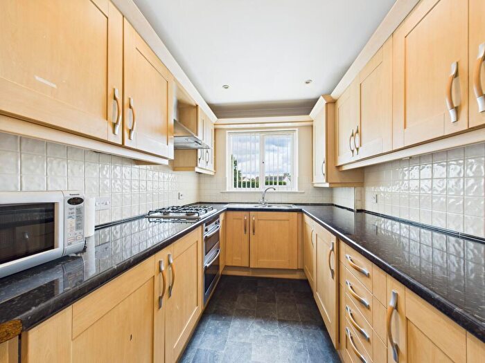 2 Bedroom Flat To Rent In Landseer Court, Tadley, RG26
