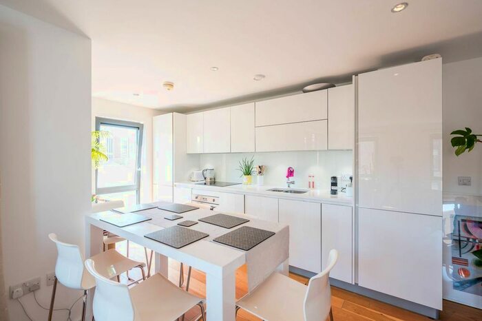 2 Bedroom Flat To Rent In Eythorne Road, Brixton, London, SW9